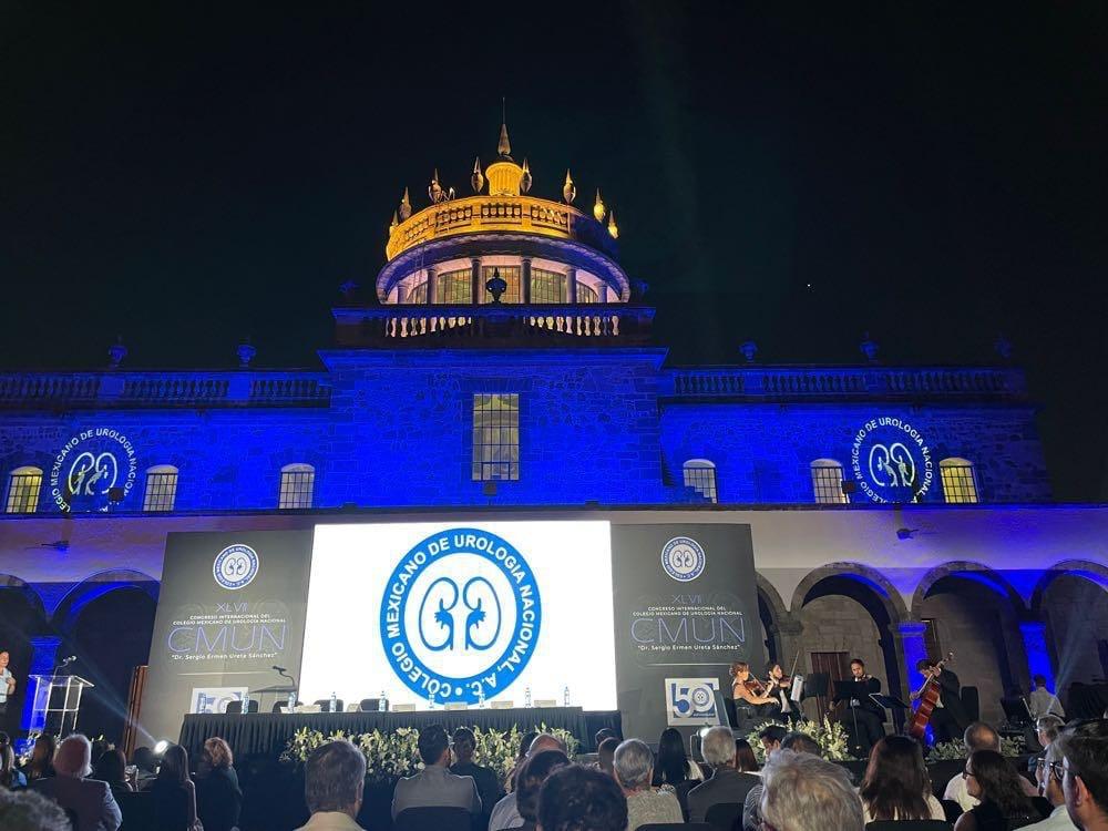 عودة الدكتور محمد نافع إلى أرض الوطن بعد إنجاز طبي عالمي